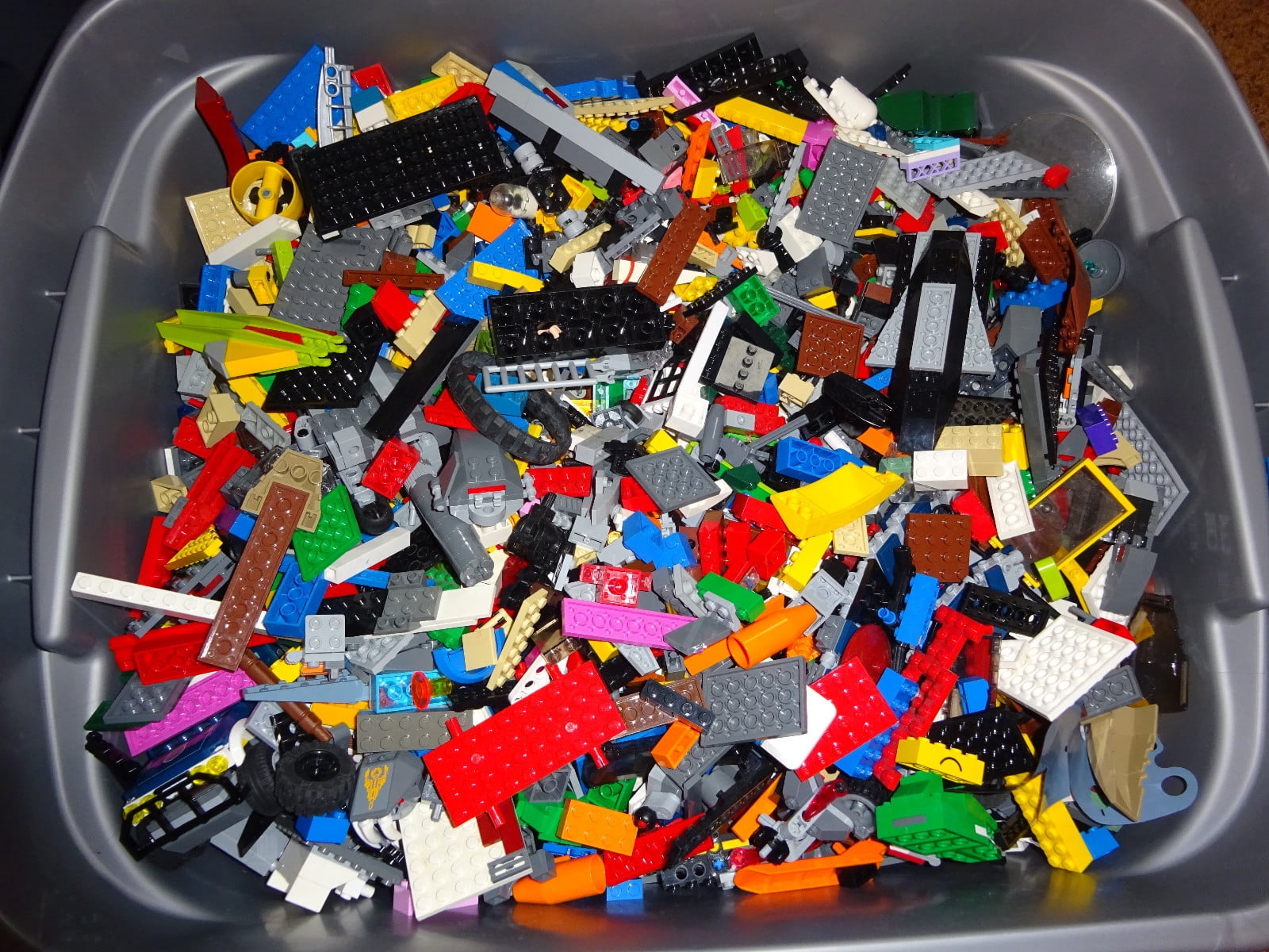 Lego Bulk Lot Bricks, Parts, Pieces, Tires, 1250 Pieces, 5 Pound