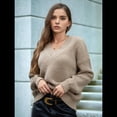 thumbnail image 4 of Suéter de Larga con Cuello en V para Mujer, Suéter Holgado de Punto Grueso de Gran Tamaño. Caqui M, 4 of 10
