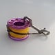 thumbnail image 4 of Carrete de Carrete de de Rendimiento, Carrete de Línea de Guía Técnica de Visibilidad con Mosquetón de Acero Inoxidable con Broche de Perno Púrpura Macarena Carrete para buceo, 4 of 8