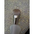thumbnail image 2 of Brocha para colorete Rare Beauty, 2 of 4