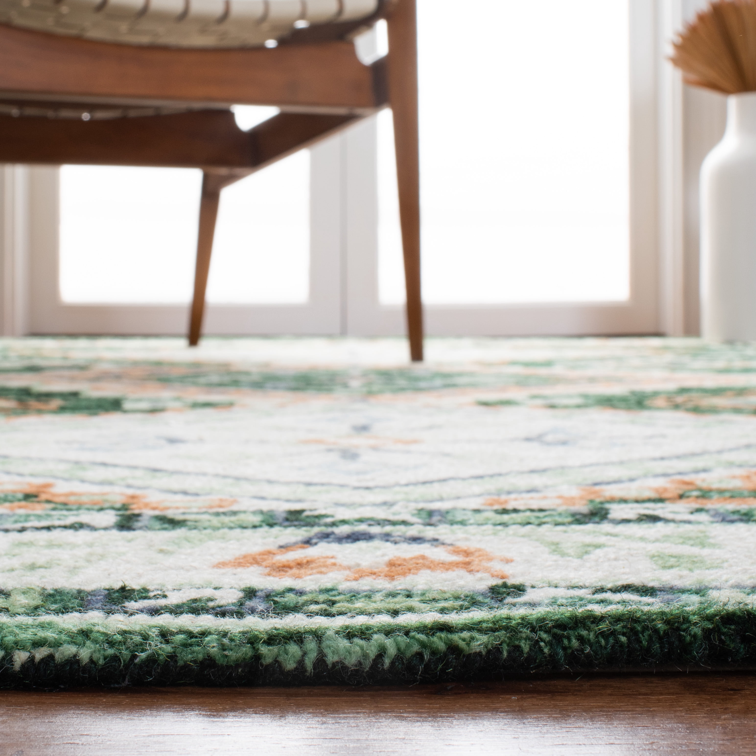 SAFAVIEH Aspen Dedrick Southwestern Wool Area Rug, Green/Ivory, 7' x 7' Round