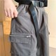 thumbnail image 5 of Pantalones cortos cargo con cadena Rimocy Harajuku para mujer, verano 2024, con bolsillos grandes, pierna ancha, negros, cintura alta, estilo urbano, 5 of 6