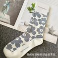 thumbnail image 1 of Nuevos calcetines de tubo medio alto artísticos Retro de Color finlandés para mujer, calcetines de algodón con flores coloridas, calcetines de moda de lujo de nicho, 1 of 5