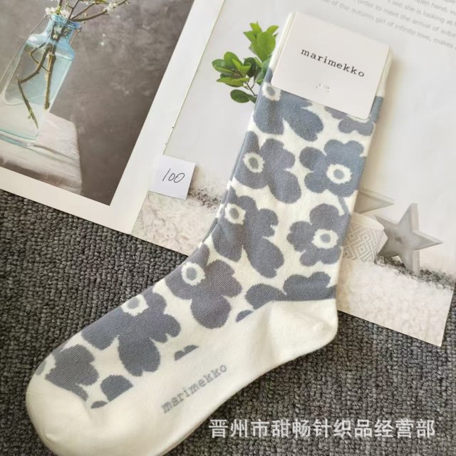 Nuevos calcetines de tubo medio alto artísticos Retro de Color finlandés para mujer, calcetines de algodón con flores coloridas, calcetines de moda de lujo de nicho