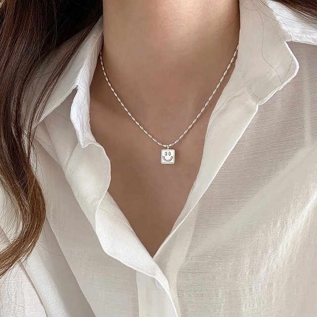 Collar de diseño de lujo ligero con combinación de perlas de amor, joyería para mujer, cadena de clavícula que combina con todo, accesorios de alta calidad