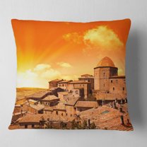 Designart Wonderful Italy Tuscany Hill at Dawn - Throw Pillow - 16x16