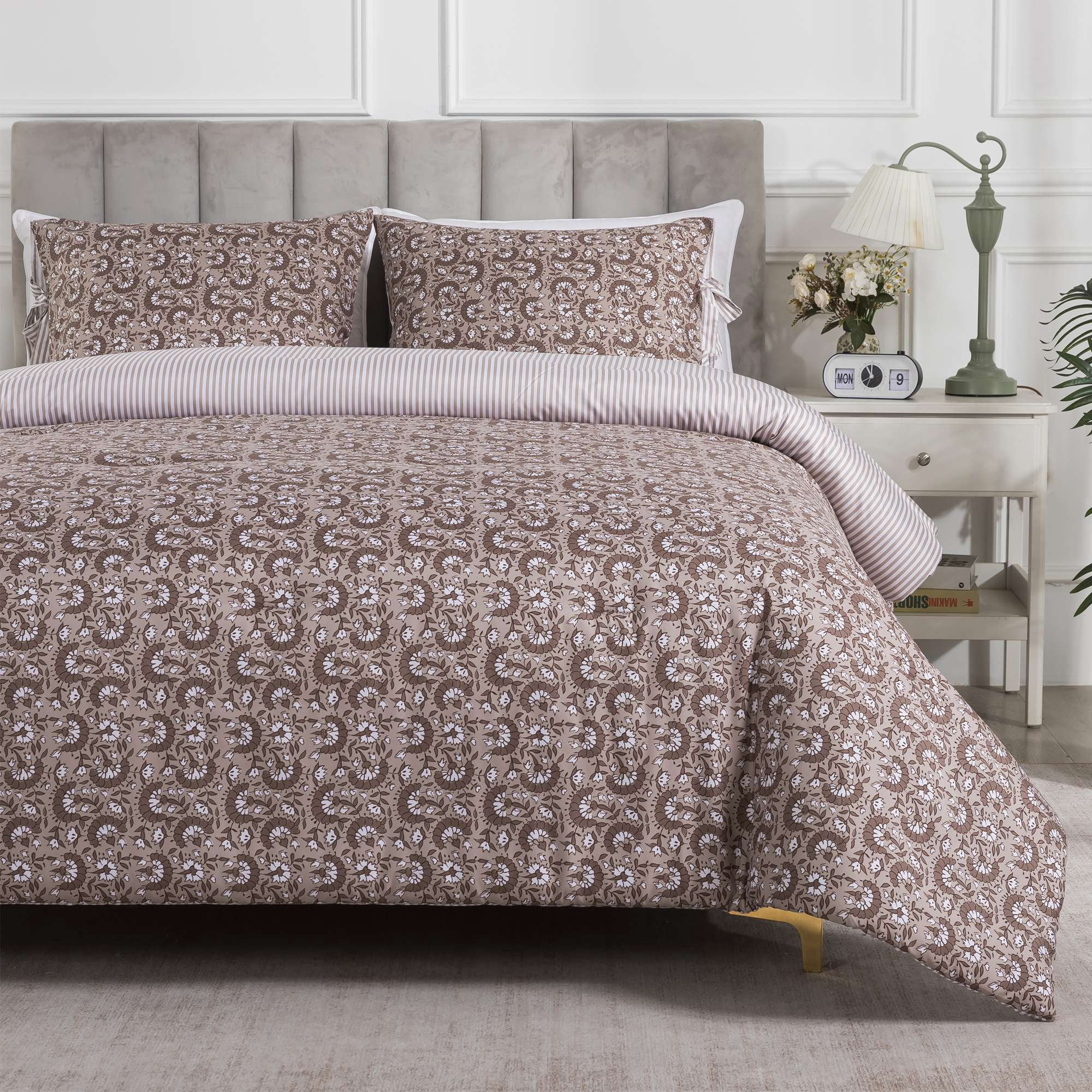 Mainstays Full/Queen Reversible Comforter Set, 3-Piece, All-Season, Tan Floral
