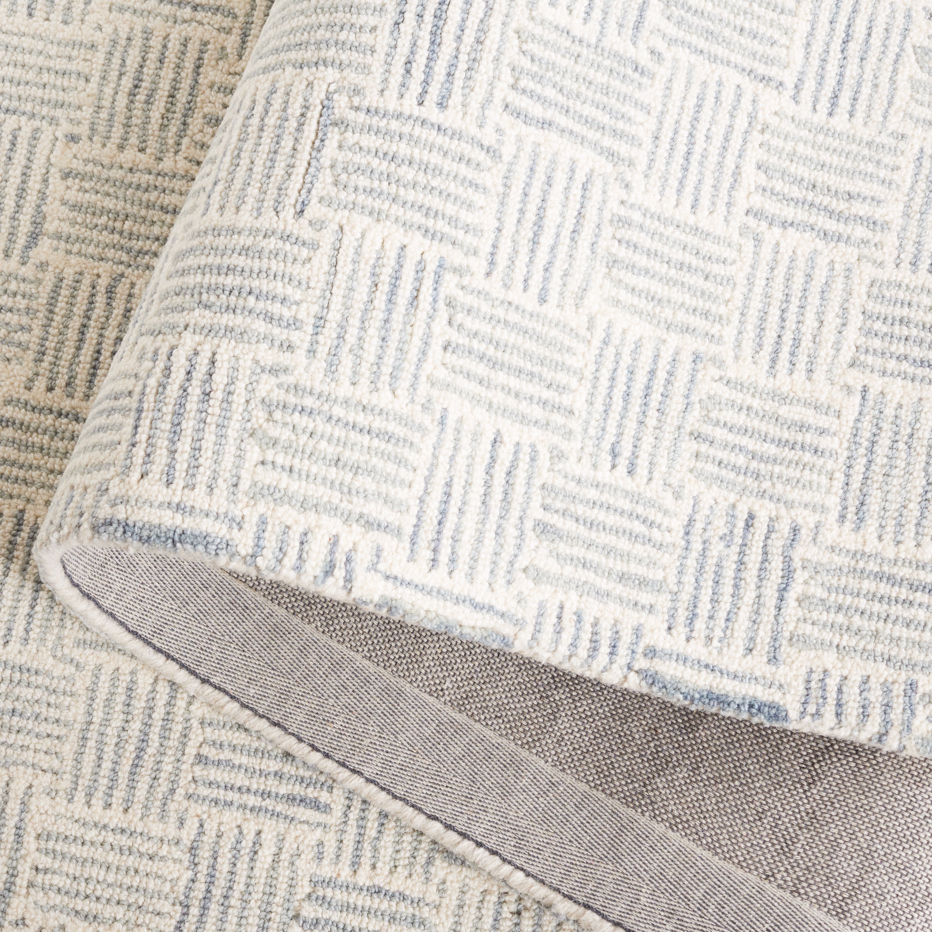 SAFAVIEH Micro-Loop Charlotte Solid Area Rug, Grey/Ivory, 5' x 5' Square