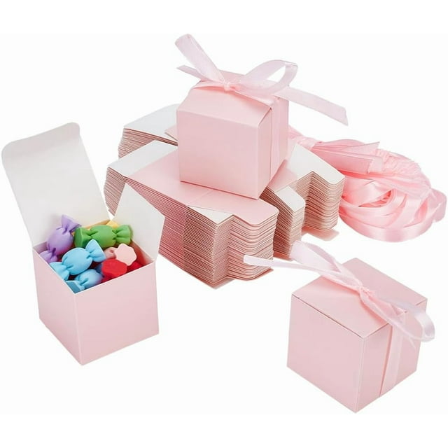 Paquete de 50 cajitas de regalo pequeñas, 5x5x5 cm, color rosa, ideales para fiestas. Cajas de papel kraft con tapa, perfectas para dulces o joyas. Incluyen cinta.