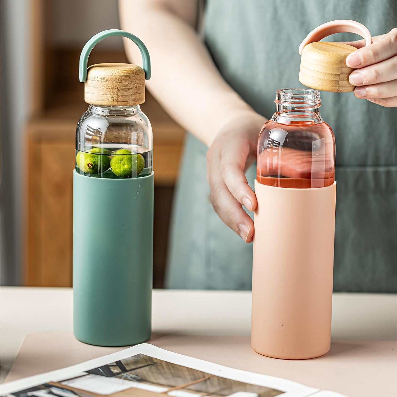 21oz Borosilicate Glass Water Bottle with Non-Slip Sleeve & Leak-Proof Lid- Drink Bottle for Office,Travel,Gym,Hiking-Ideal  for , & Fitness Enthusiasts (2*+2*Green)