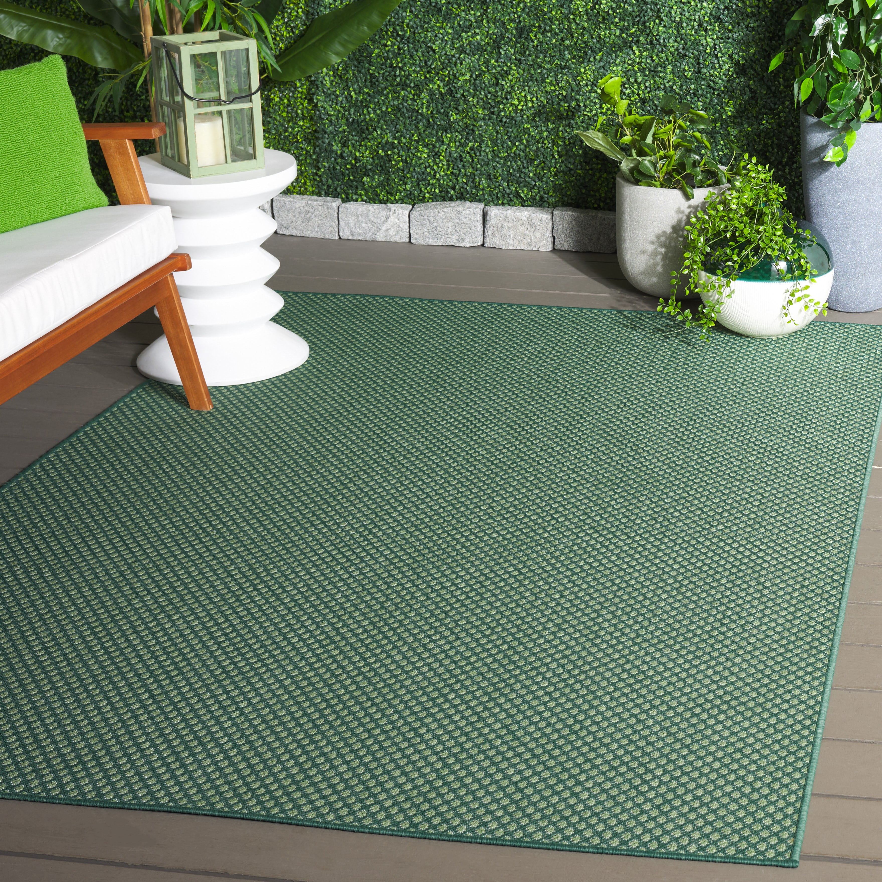 SAFAVIEH Terrace Gina Geometric Indoor/Outdoor Area Rug, Green/Ivory, 5'3" x 7'6"