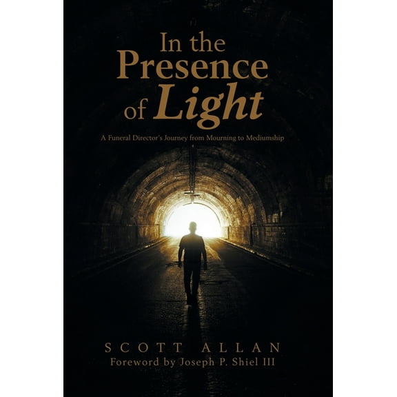 In the Presence of Light: A Funeral Director's Journey from Mourning to Mediumship, (Hardcover)