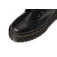 thumbnail image 3 of Bota con plataforma Dr. Martens Jadon de piel de 8 ojales, color negro, unisex, 3 of 7