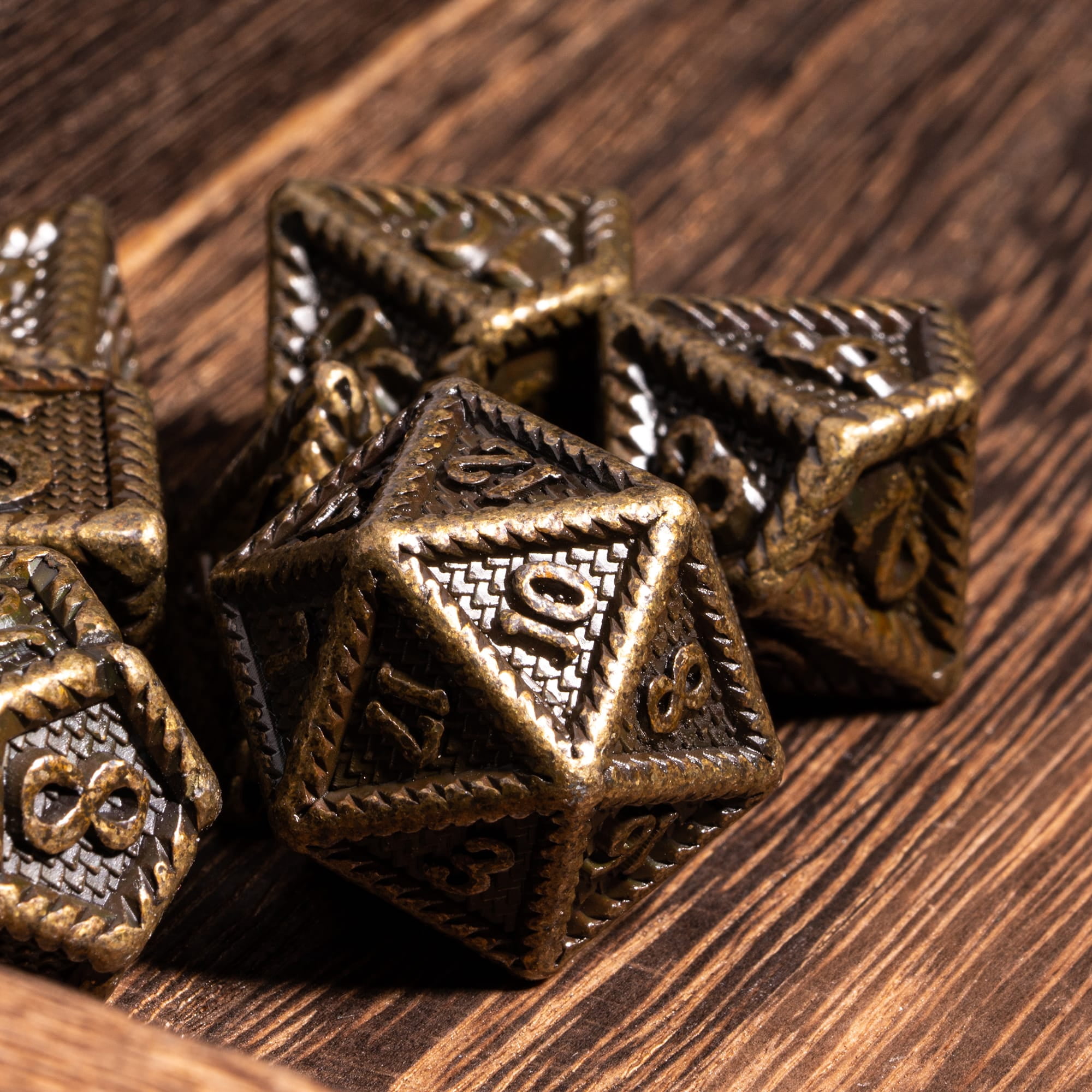 Cusdie Metal DND Dice Set, 7 die Metal Polyhedral D&D Dice Set Serrated Edge Dice for DND Dungeons and Dragons TTRPG Role Playing Games