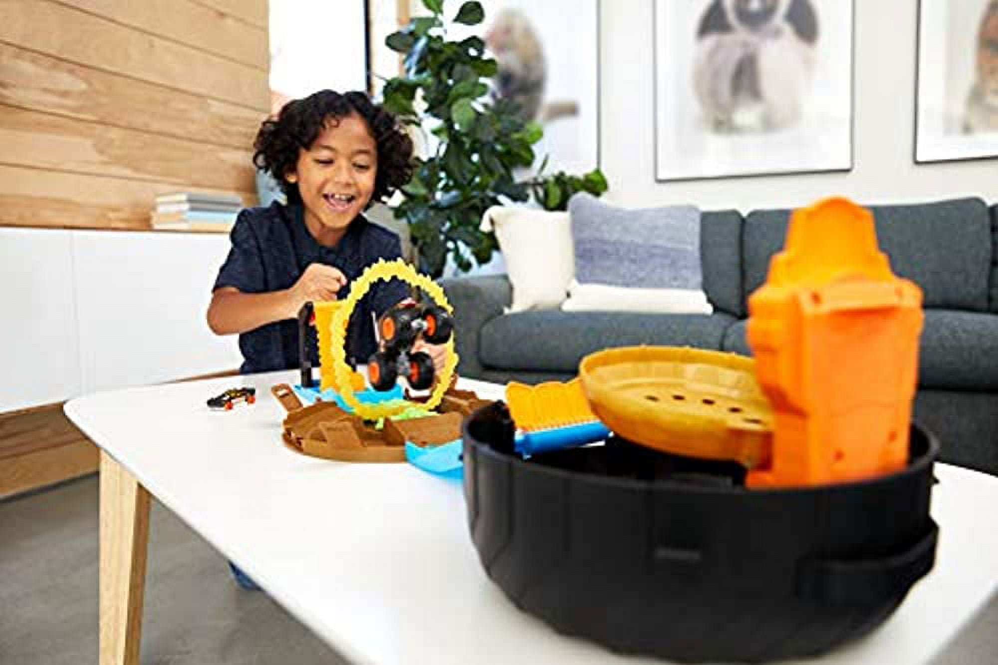 Hot Wheels Monster Trucks Stunt Tire Playset, Includes 3 Hot Wheels Monster  Trucks & 3 Hot Wheels 1:64 Scale Vehicles, For Kids 4 to 8 Years Old