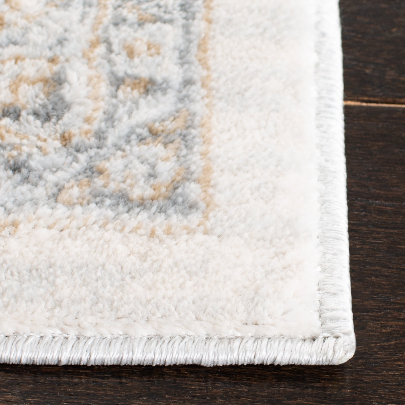 SAFAVIEH Isabella Jack Oriental Area Rug, Cream/Beige, 5'3" x 7'6"