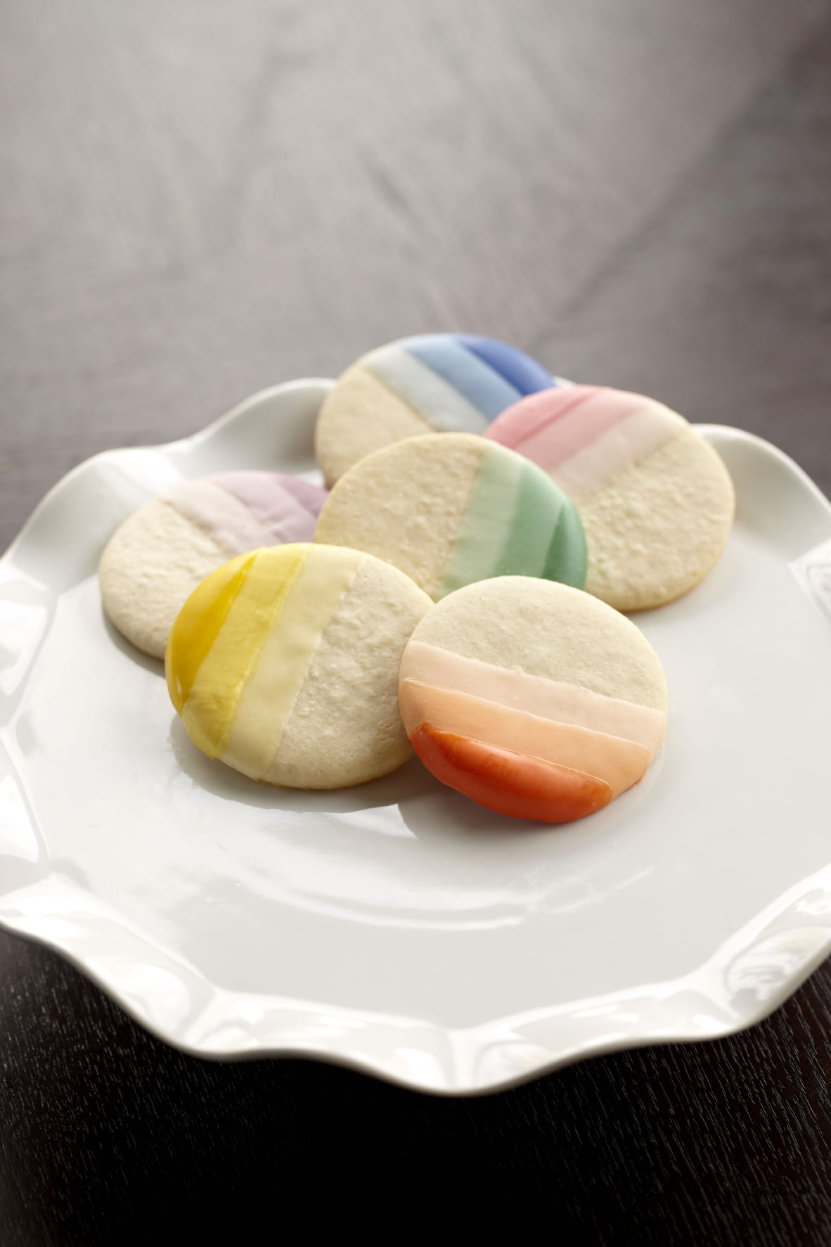 Wilton Candy Melts Creamy Wafers for Molding and Dipping,12 oz., Red