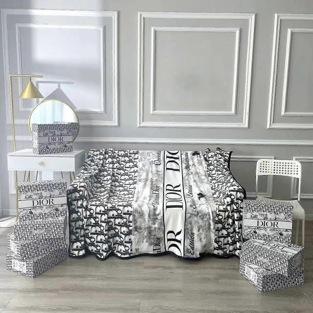 ⭐Light Luxury Flannel Blanket Big Brand Comfortable Blanket Sofa Nap Blanket ⭐