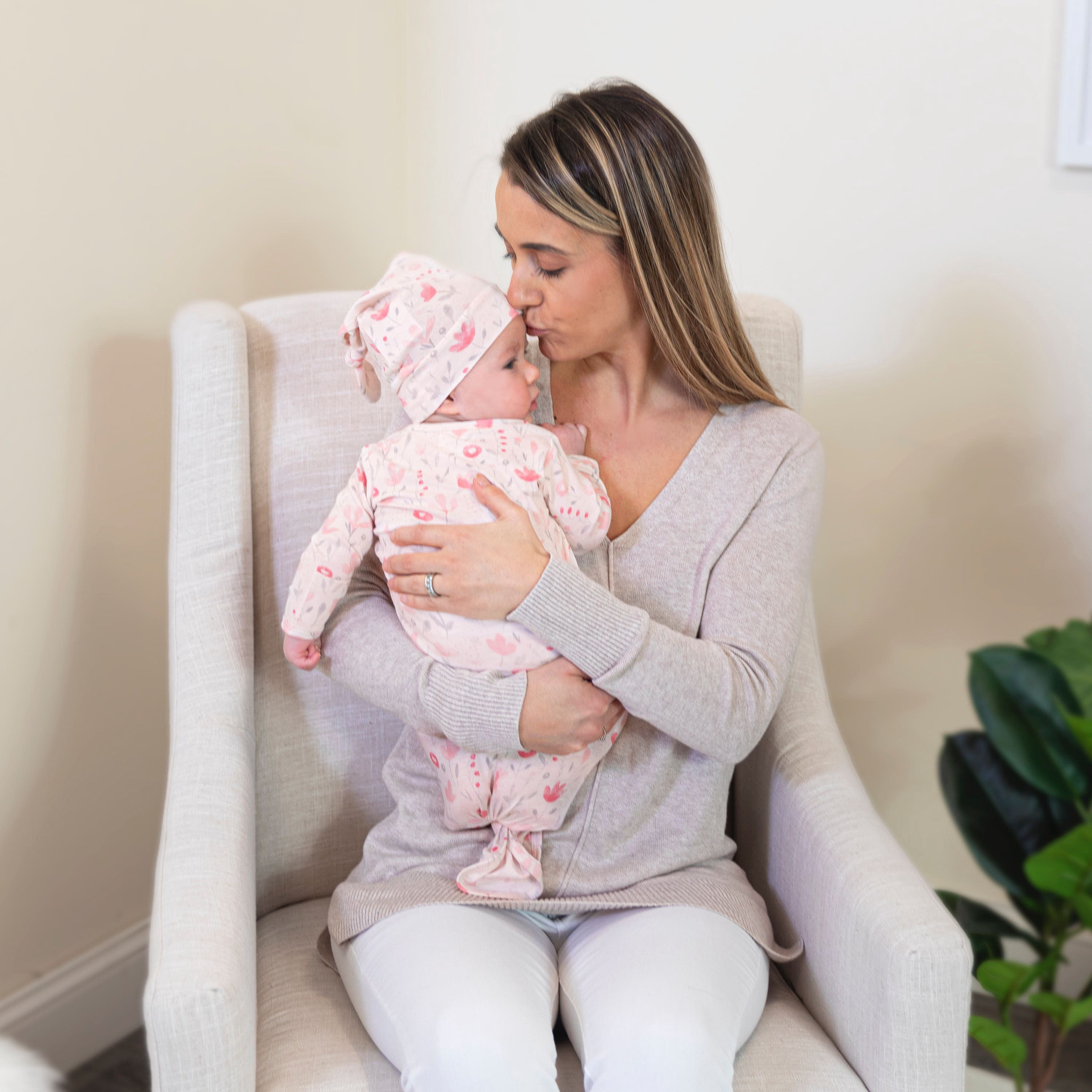 aden + anais Comfort Knit Knotted Newborn Baby Gown and Hat, 2 Piece Set, 0-3 Months Perennial