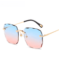thumbnail image 3 of Gafas de sol de moda recortadas para mujer, gafas de sol con degradado de cara grande sin marco, gafas personalizadas, 3 of 5