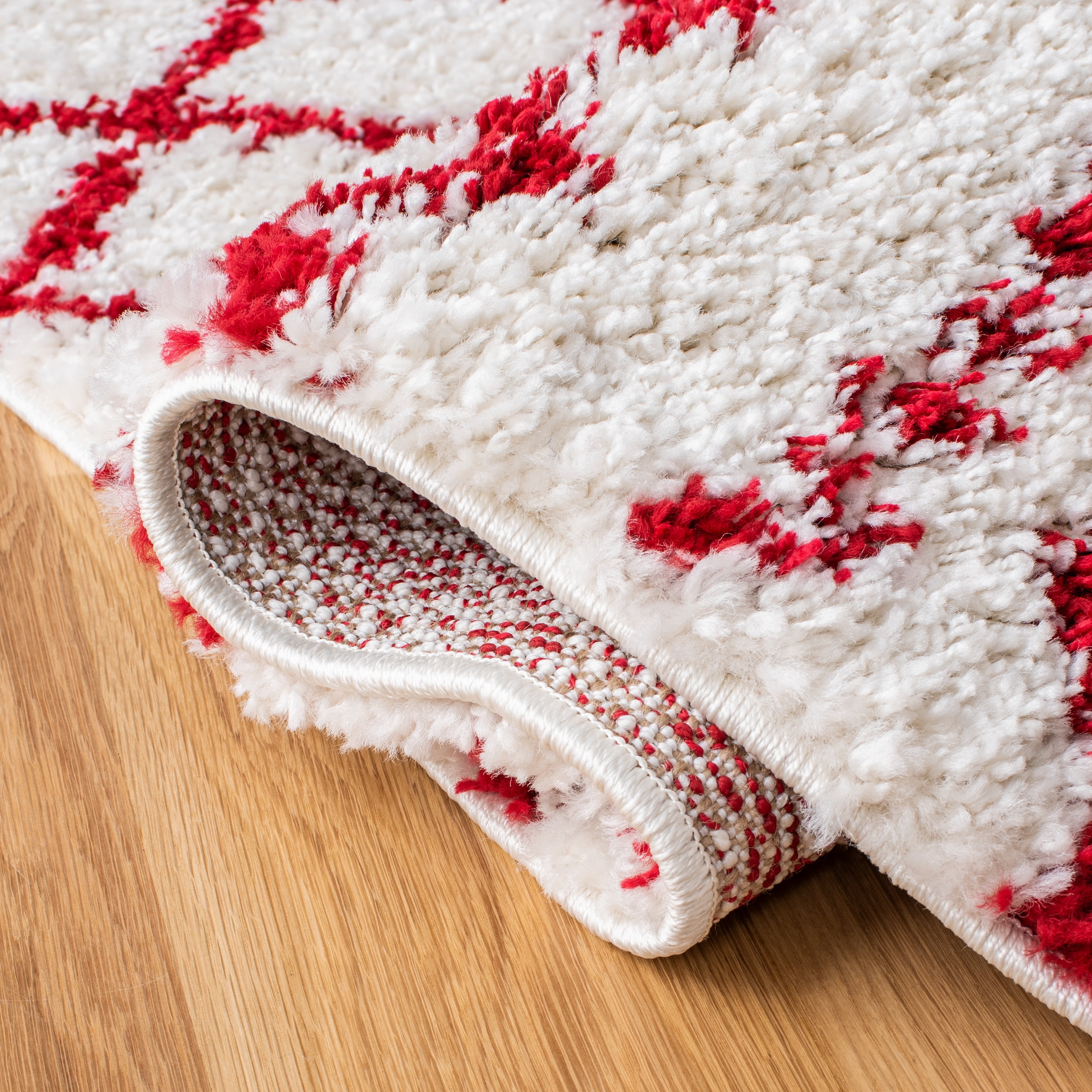 SAFAVIEH Arizona Teagan Geometric Shag Area Rug, Ivory/Red, 5'1" x 7'6"