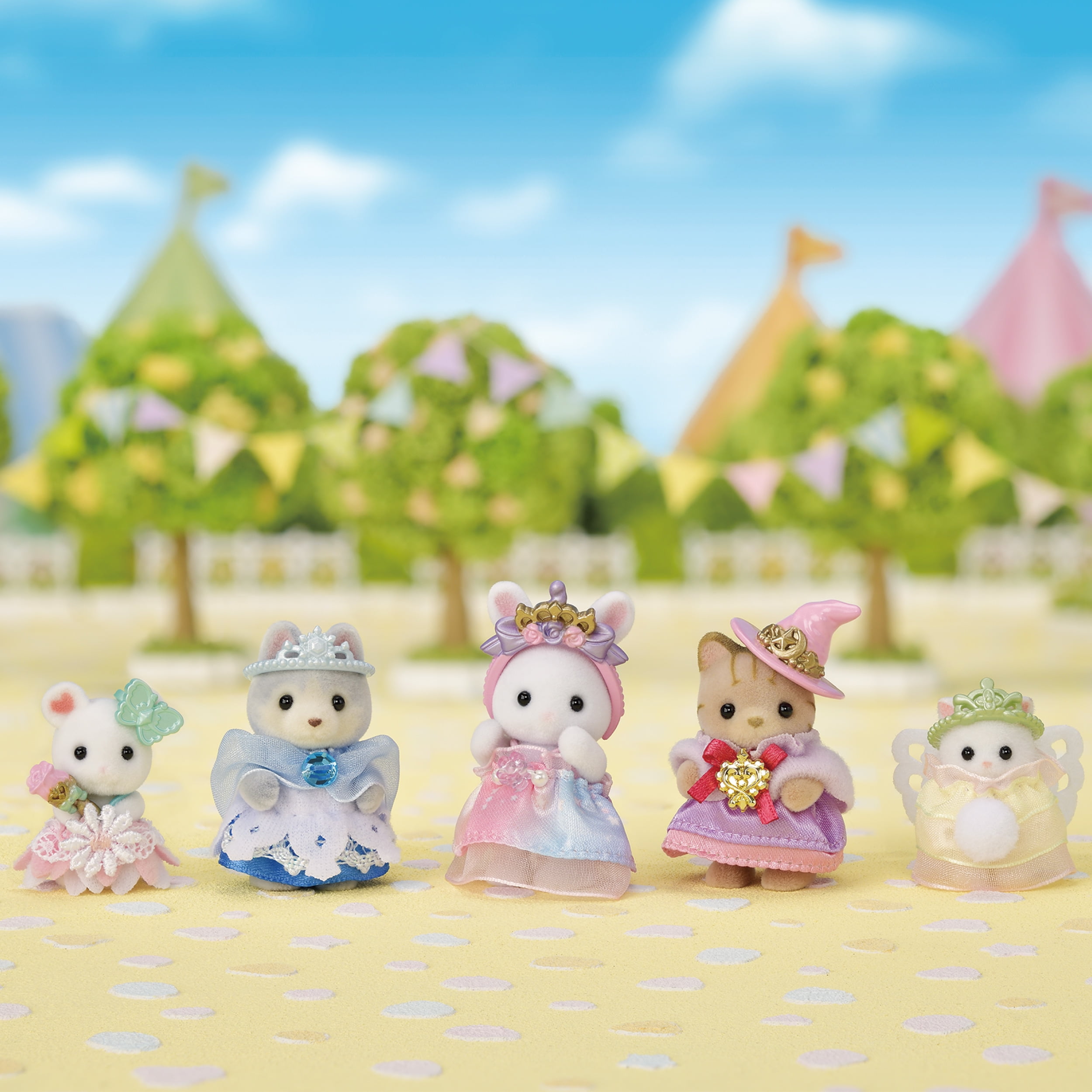 Calico Critters Royal Princess Set, Playset with 5 Figures and Accessories