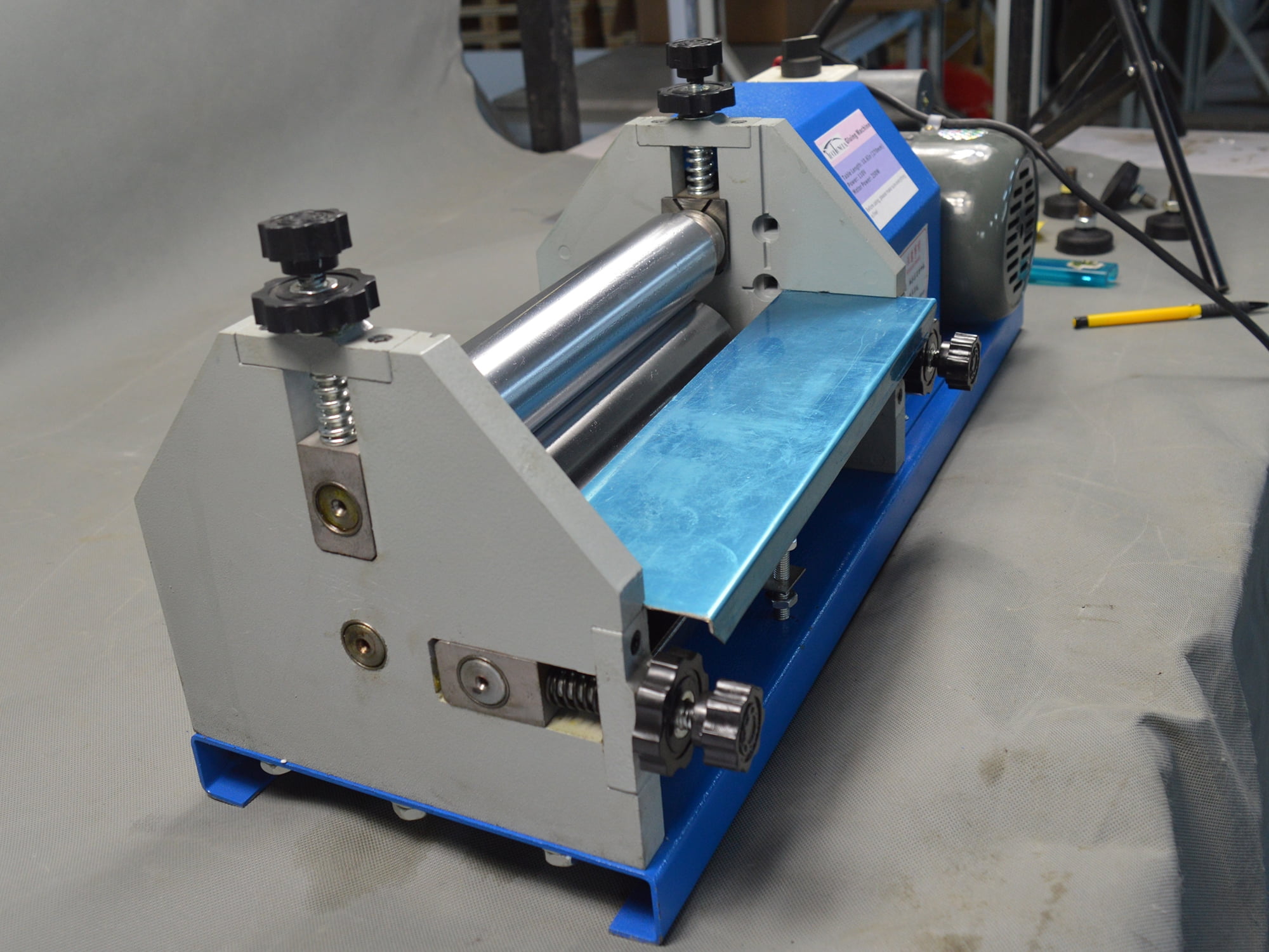 INTBUYING 10.6inch Electric Glue Coating Machine Automatic White Emulsion Gluing Machine for Paper Leather Cardboard 110V