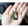 thumbnail image 4 of Insignia esmaltada de Star Wars The Mandalorian Boba Fett, 4 of 6