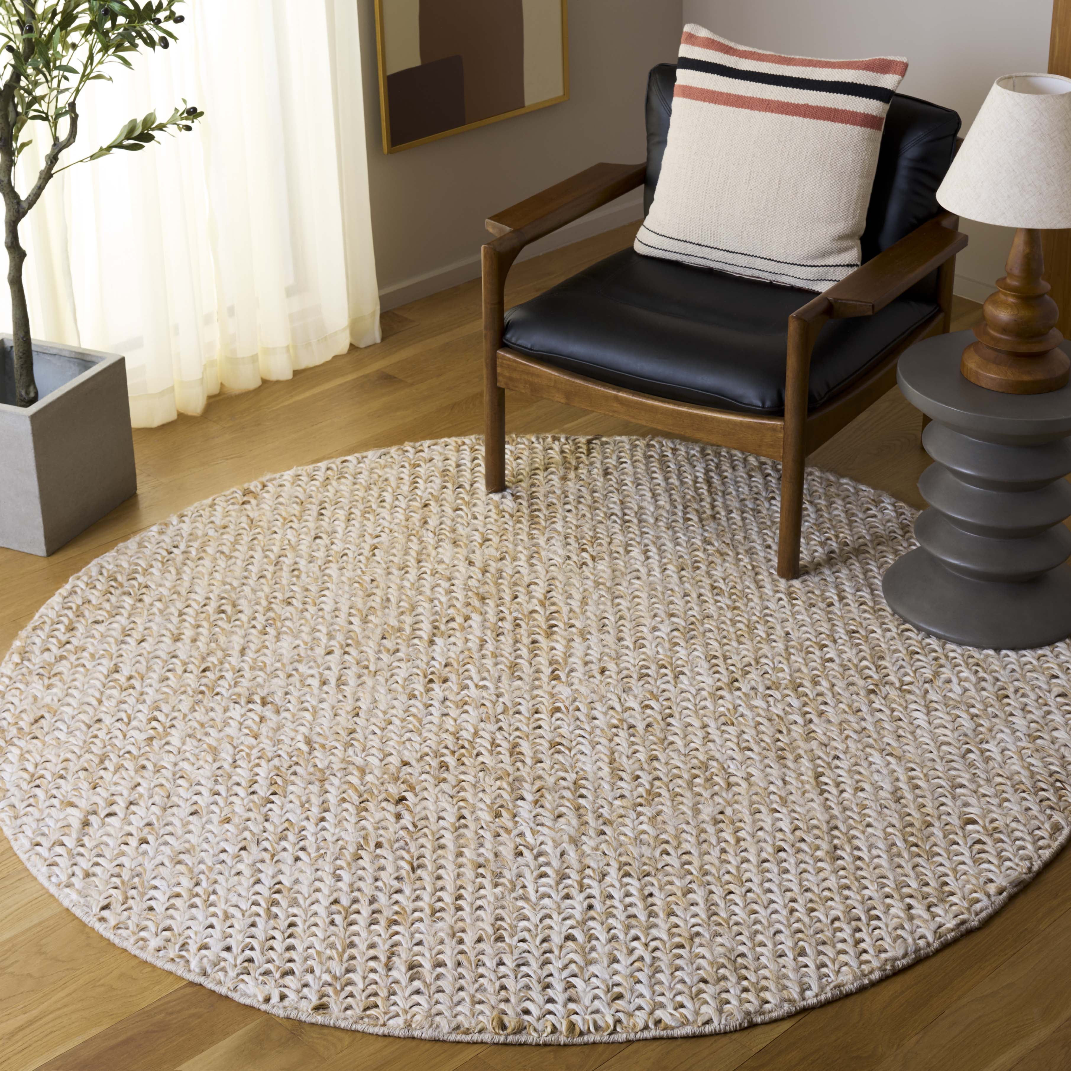 SAFAVIEH Natural Fiber Alayna Solid Area Rug, Natural/Bleach, 6' x 6' Round