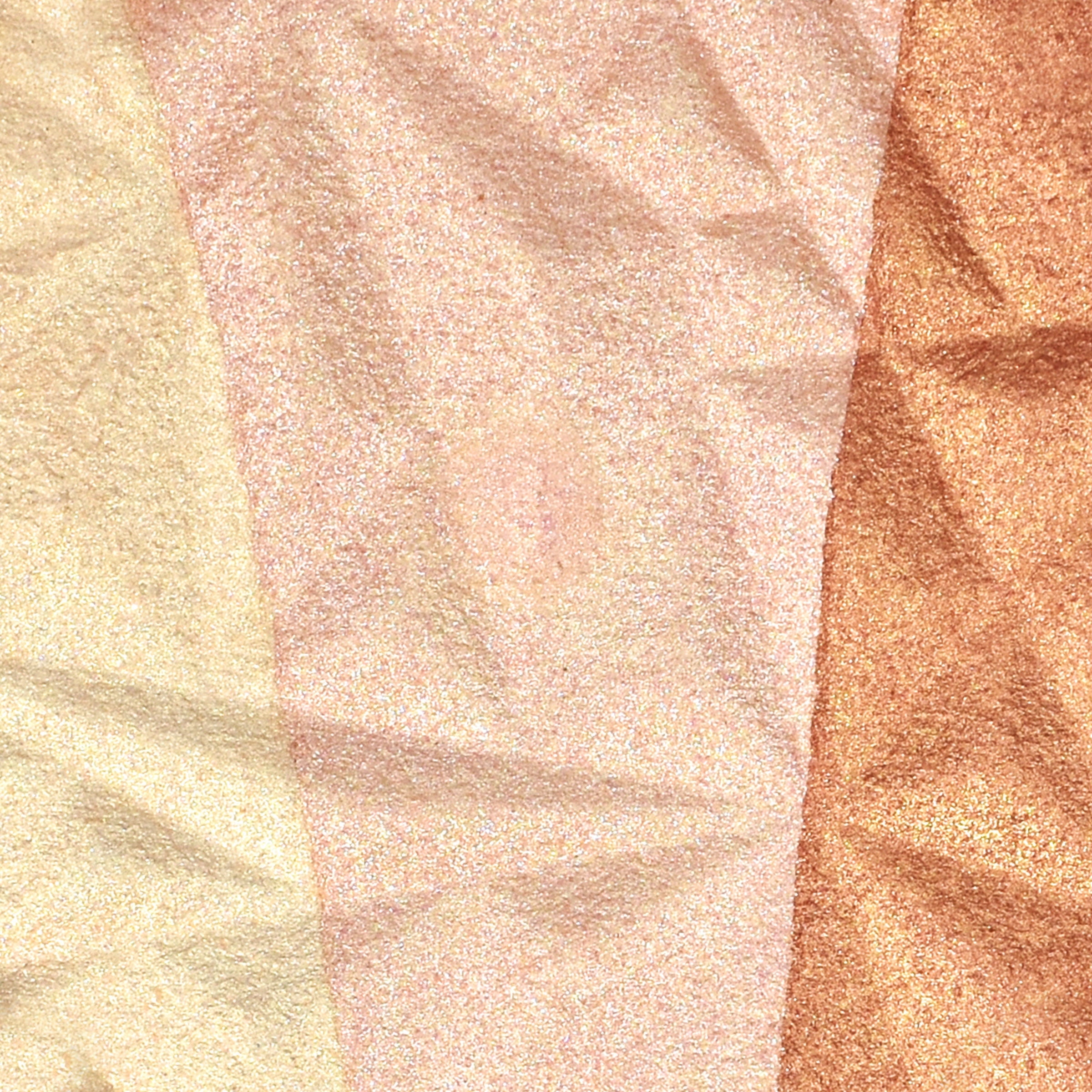 Hard Candy Enlumineur Just Glow, Poudre Compacte, Éclat Scintillant, Or Rose 3 teintes en 1