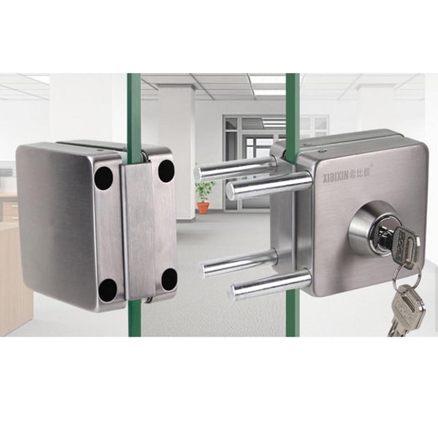 juego de cerraduras para pus de fabricadas con cerradura de acero inoxidable con lve para con d soledad cerradura de puerta de acero inoxidable Vista frontal y lateral de cerradura de puerta de vidrio doble plateada, cuerpo cuadrado de acero inoxidable cepillado con cuatro pernos cilíndricos salientes y cilindro con tres llaves; apta para vidrio de 10–12 mm, incluye tornillería y llave, instalación sin perforar según especificación.