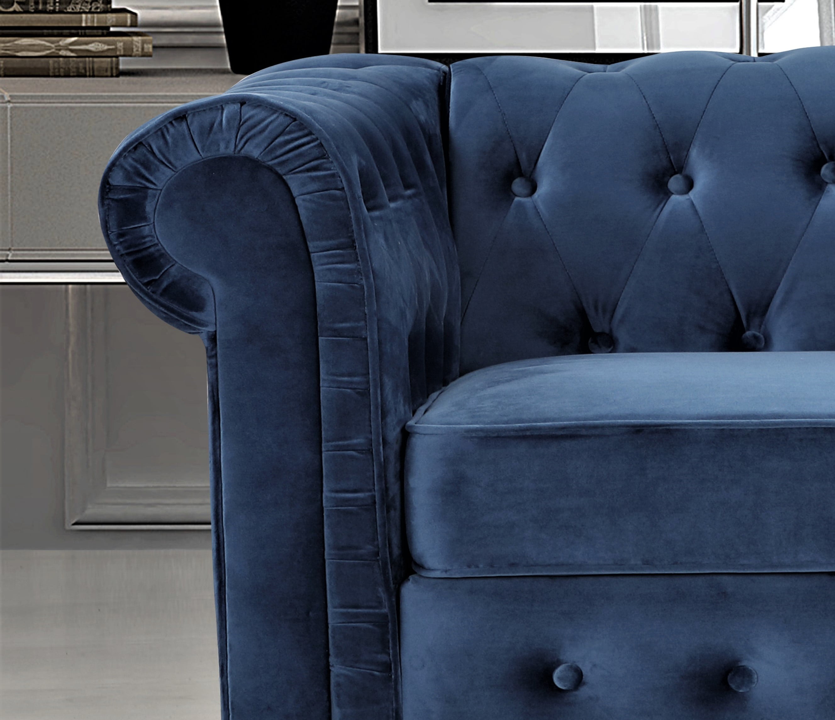 Uspridefurniture Shamblin Rolled Arm Wide Tufted Chesterfield Chair