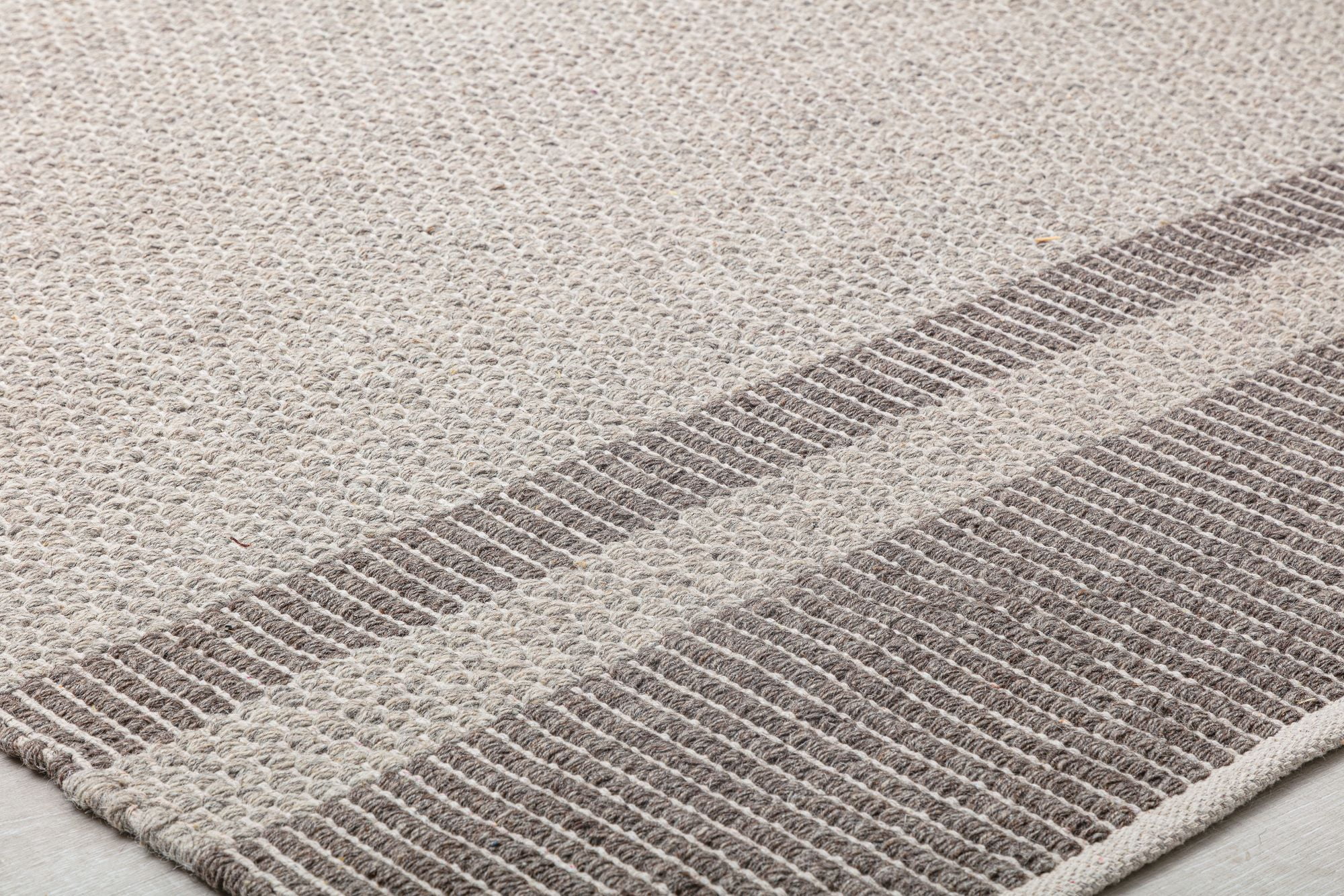 Rugs America Daphina DN10E Grayscale Border Farmhouse Cream Area Rug, 5’0”x7’0”