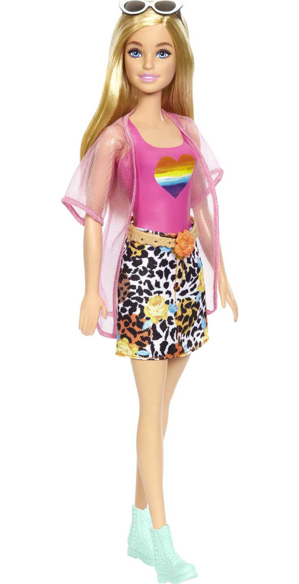 Barbie Doll with 19-Piece Fashion Pack, Clothes & Accessories for 7 Outfits, Blonde Hair - image 3 of 6