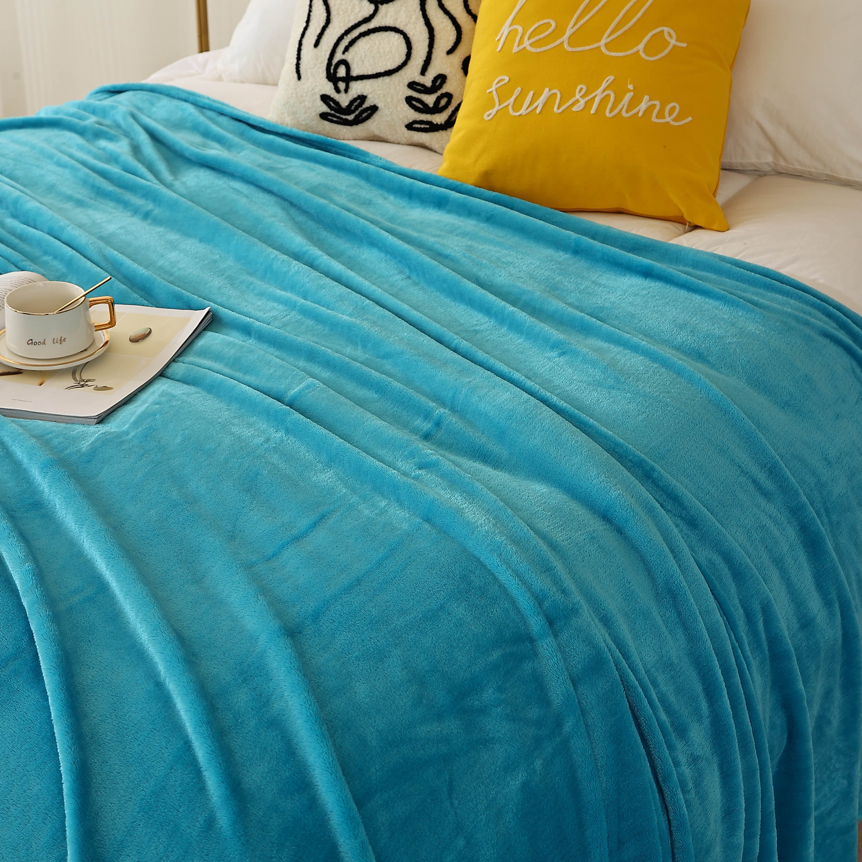 Fleece Bed Blanket King Size 104x90 inches Super Soft Fluffy Fuzzy Plush Blanket Geometric Pattern Cozy Microfiber Flannel Blankets