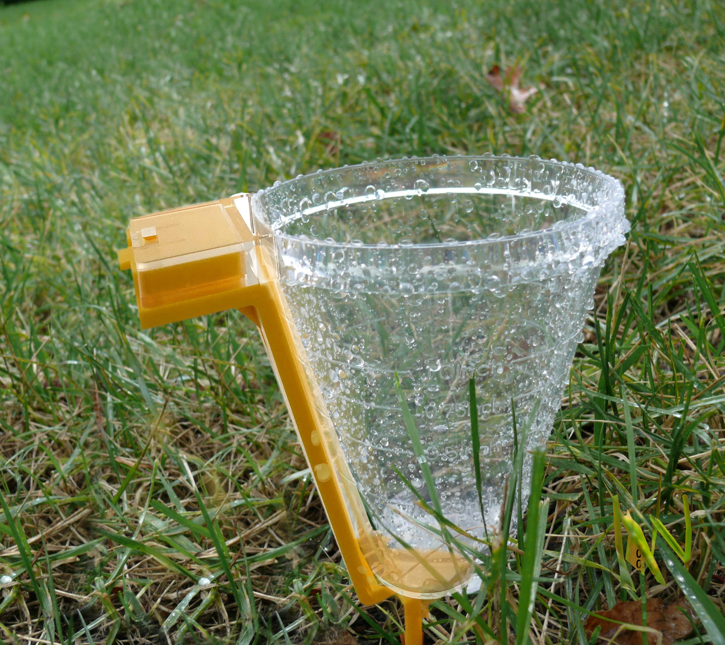 Accurate Sprinkler SET of 8 Rain Gauge | Outdoor lawn