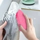 thumbnail image 4 of Cepillo de limpieza flexible con cerdas suaves para cabezal de ducha | Mango ergonómico | Diseño curvo para paredes y esquinas de bañera | Quitamanchas para limpieza profunda del baño y zonas de difí, 4 of 5