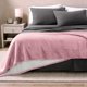 thumbnail image 2 of Manta de Cama de Felpa Sherpa Bare Home Reversible Ligera Tamaño Twin/Twin XL Rosa Claro, 2 of 6