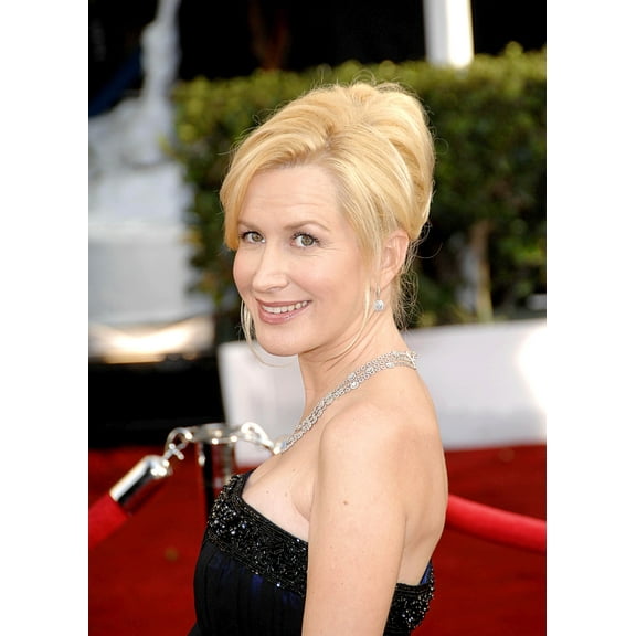 Angela Kinsey At Arrivals For Arrivals - 44Th Annual Screen Actors Guild Awards The Shrine Auditorium &
