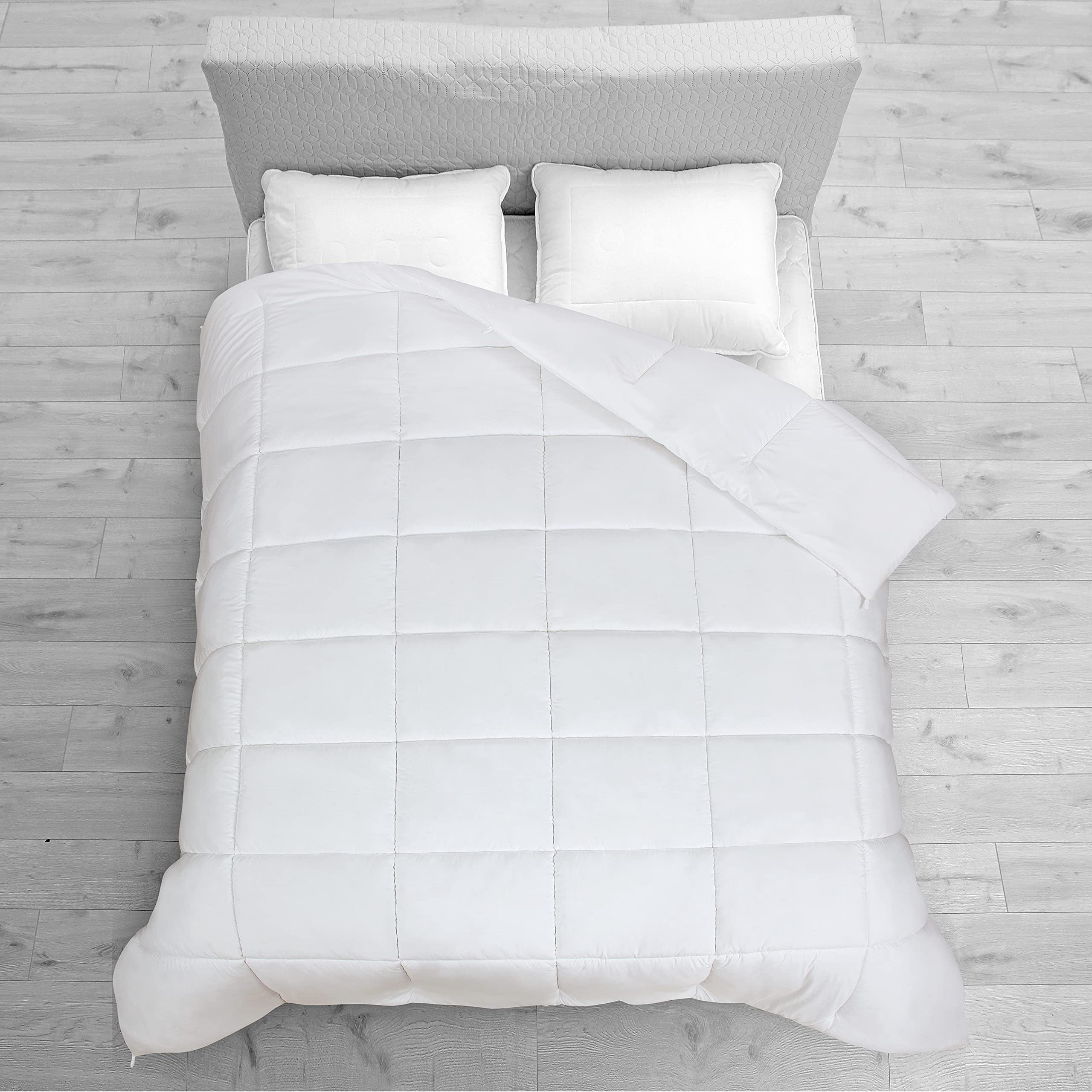 ROYALE King Comforter - All Season Down Alternative Bedding Comforter - Lightweight Quilted Comforter with Corner Tabs - Ultra Soft Luxury Hotel Comforter - Box Stitched Duvet Insert (King, White)