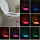 thumbnail image 4 of Juego de 2 luces nocturnas para inodoro, sensor de movimiento activado, LED con 16 colores de iluminación de inodoro variables para baño, pilas no incluidas, luz de grifo perfectamente adecuada, 4 of 5