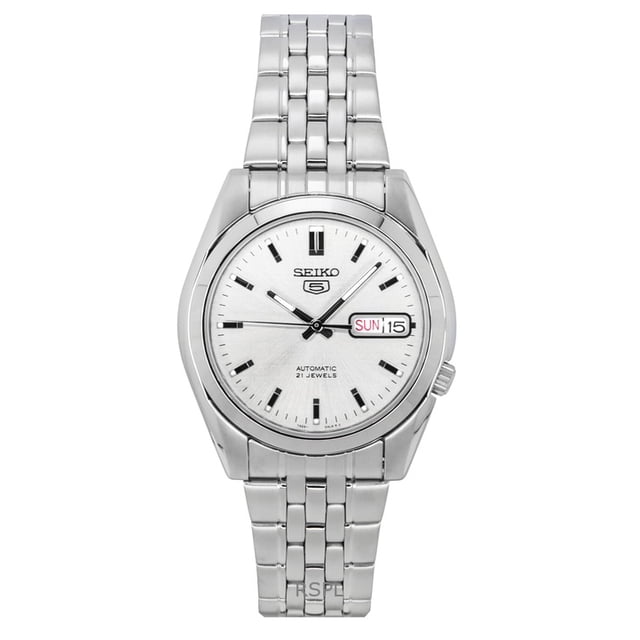 seiko reloj 5 automático de 21 joyas, modelo snk355, snk355k1 y snk355k para hombre. Vista frontal centrada de reloj de acero inoxidable plata con esfera analógica plateada, marcadores horarios negros y manecillas con revestimiento luminiscente, ventana de día y fecha a las 3, cristal Hardlex, corona a las 4 y brazalete de eslabones; tapa trasera transparente muestra el movimiento automático 7S36 de 21 joyas; a menudo se usa como reloj de vestir casual.