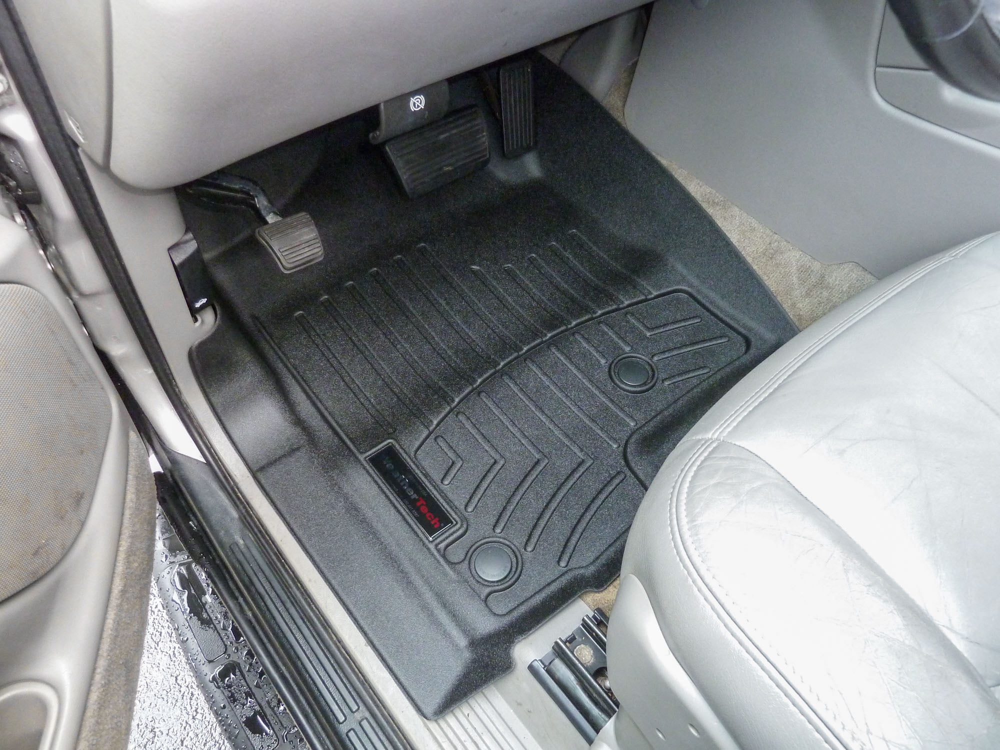 WeatherTech Custom Fit FloorLiners compatible with Silverado, Tahoe, Escalade ESV, Avalanche, Escalade EXT - 1st Row (Driver & Passenger), Black