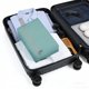 thumbnail image 4 of Bolsa de viaje impermeable de gran capacidad con múltiples compartimentos para cosméticos, artículos de aseo y accesorios, portátil y duradera para hombres y mujeres., 4 of 5