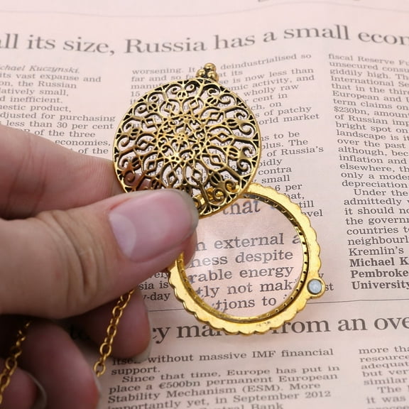 Hollow Retro Magnifying Glass Necklace Alloy Plating