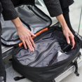 thumbnail image 2 of Mochila de viaje Vortex Vacuum Seal de 60 litros con bomba de aire azul, 2 of 9