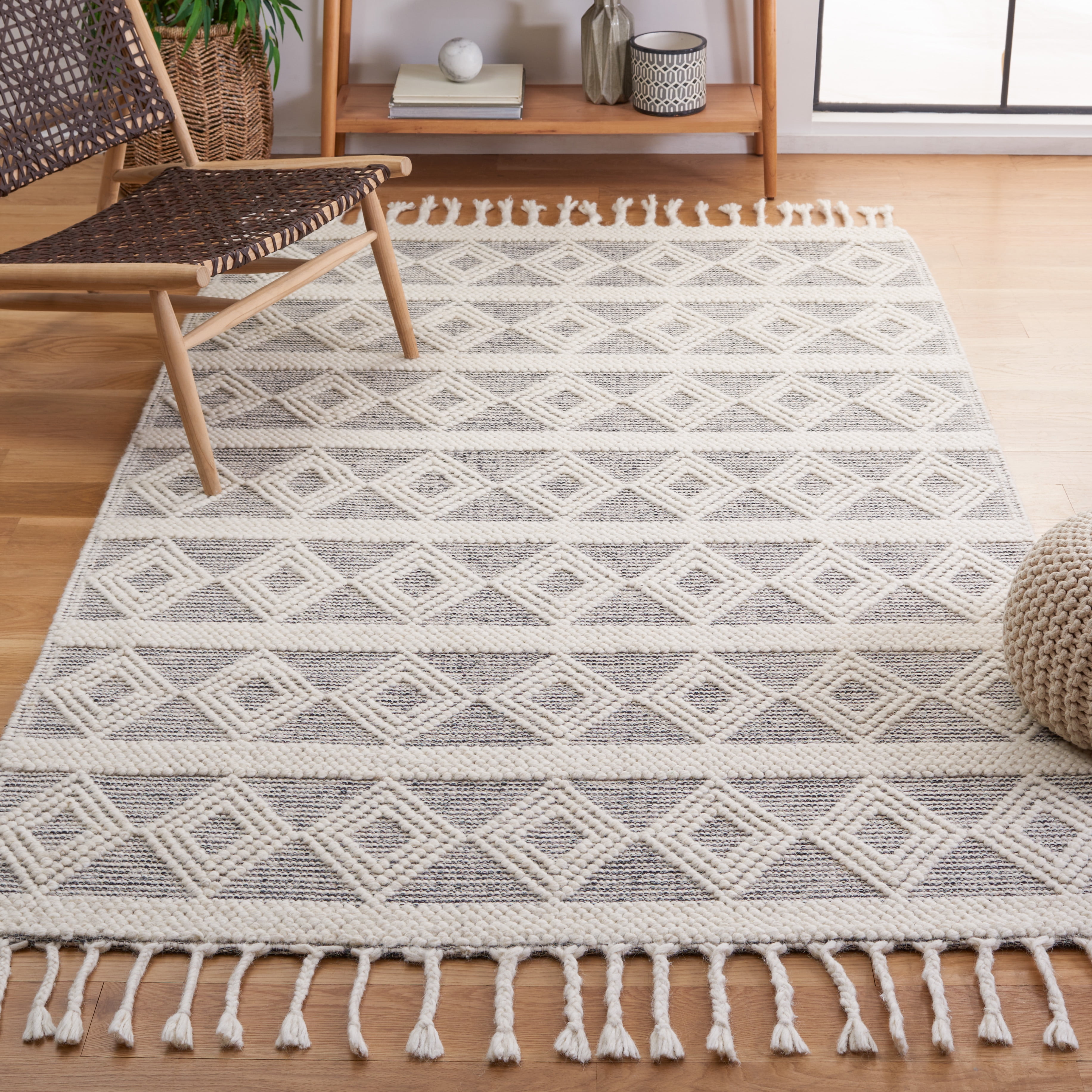 SAFAVIEH Natura Alondra Southwestern Wool Area Rug, Ivory/Black, 3' x 5'