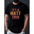 thumbnail image 1 of Camiseta informal de cuello redondo para hombre, 100 % poliéster, manga corta, corte regular, estampado geométrico, ligeramente elástica, para verano - Estampado "It's a Matt Thing", 1 of 8