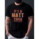 thumbnail image 1 of Camiseta informal de cuello redondo para hombre, 100 % poliéster, manga corta, corte regular, estampado geométrico, ligeramente elástica, para verano - Estampado "It's a Matt Thing", 1 of 8