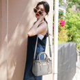 thumbnail image 3 of Bolso de mano a la moda para mujer, bolso de hombro, bolso cruzado de cuero con colgante de bola de pelo, bandolera de lujo, 3 of 5
